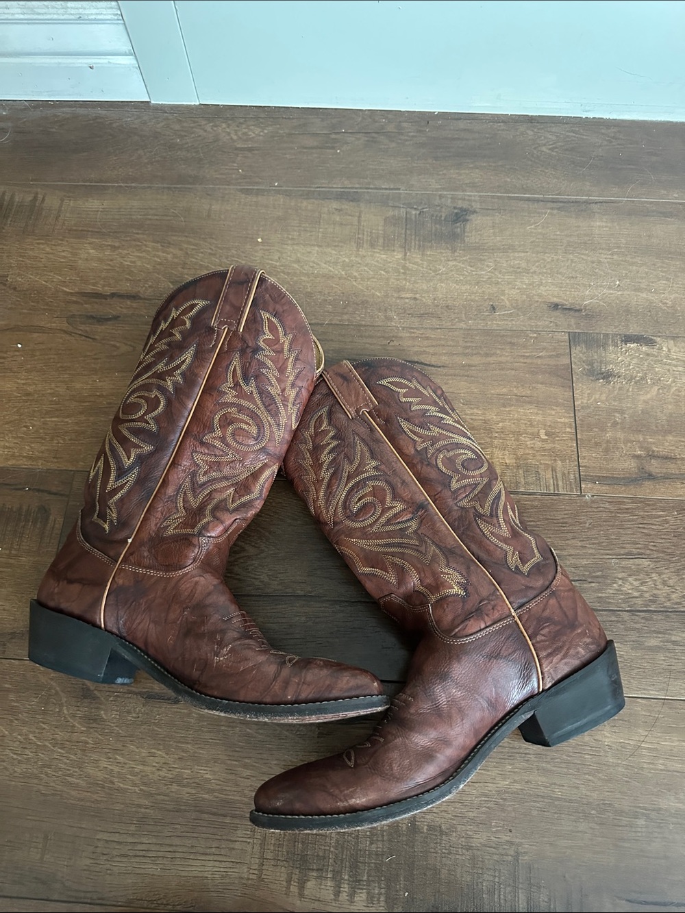 Justin Boots Distressed Brown Leather Western Cowboy Boots with Embroidery - Picture 5 of 7